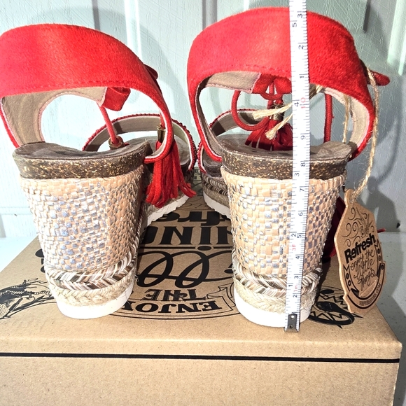 🆕️ Refresh Red Wedge Sandals Size 9 New - Picture 4 of 5